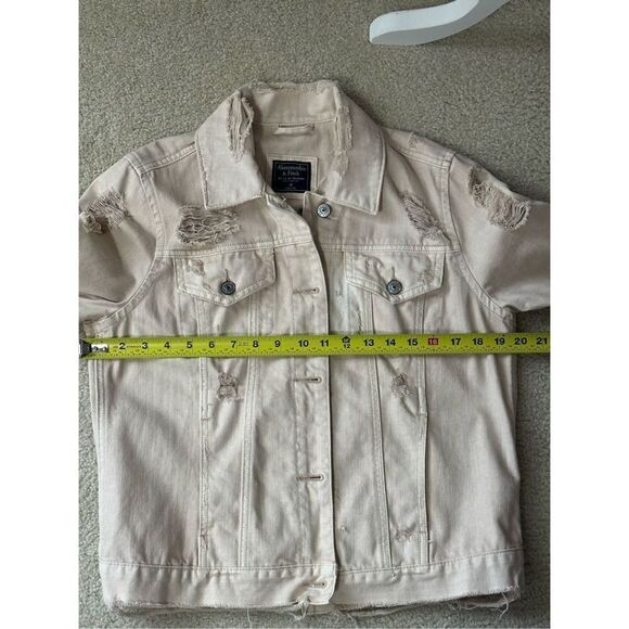 Abercrombie & Fitch light pink ladies destroyed denim jacket - Picture 8 of 11